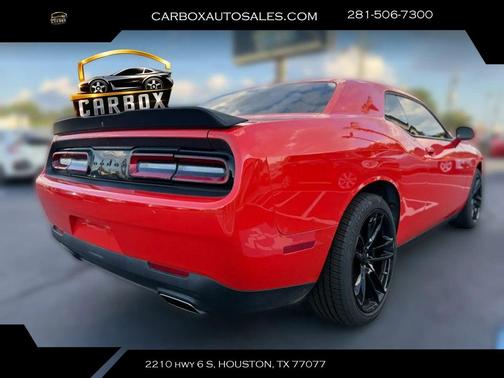 Go Mango 2022 Dodge Challenger SXT