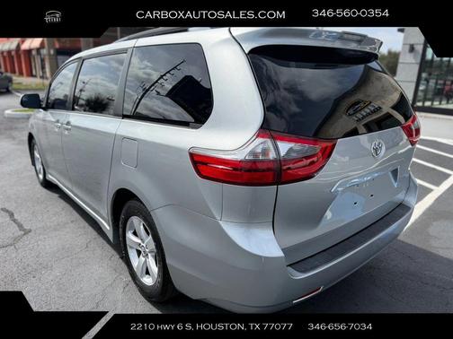 2020 Toyota Sienna LE