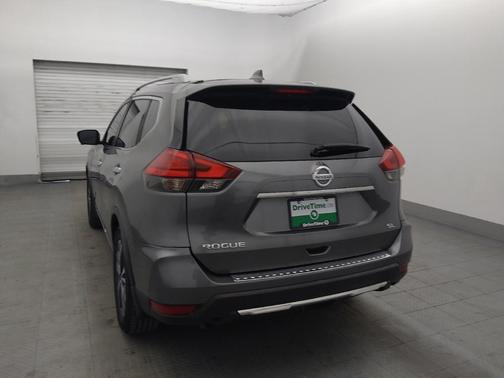 Gun Metallic 2017 Nissan Rogue SL