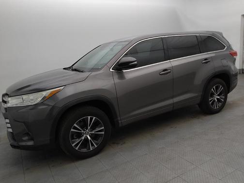 2017 Toyota Highlander LE I4