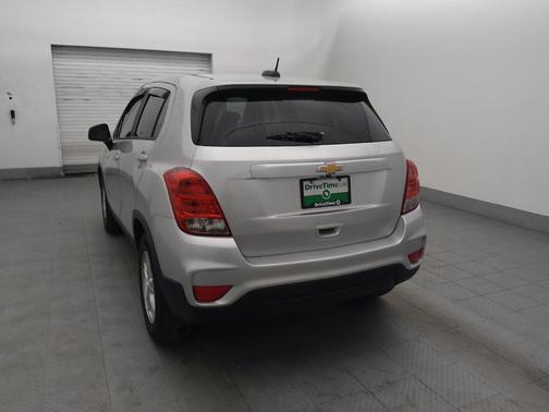 Silver Ice Metallic 2020 Chevrolet Trax LS