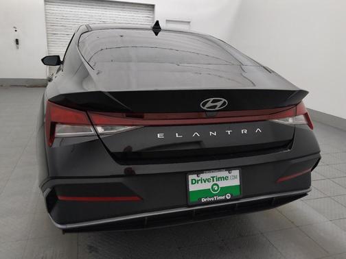 Abyss Black 2025 Hyundai ELANTRA SE