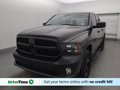 Brilliant Black Crystal Pearlcoat 2018 RAM 1500 Express