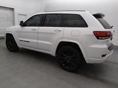 Bright White Clearcoat 2021 Jeep Grand Cherokee Laredo