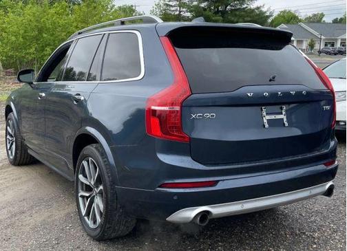 Blue 2018 Volvo XC90 T5 Momentum