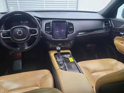 Blue 2018 Volvo XC90 T5 Momentum