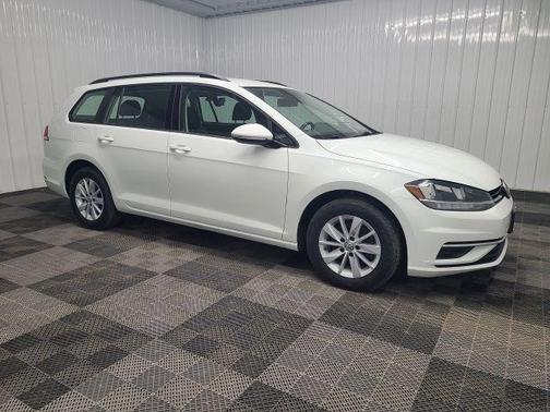 Pure White 2018 Volkswagen Golf SportWagen TSI S