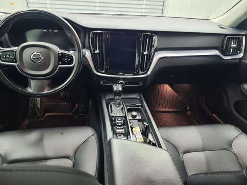 2020 Volvo S60 T5 Momentum