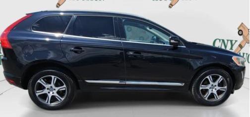 Black Sapphire Metallic 2015 Volvo XC60 T6