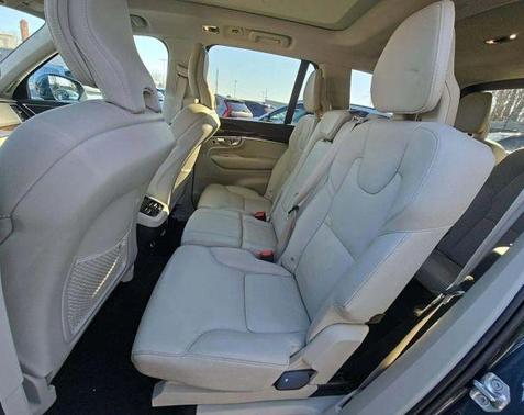 2019 Volvo XC90 T6 Momentum