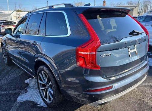 2019 Volvo XC90 T6 Momentum