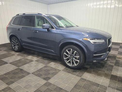 2019 Volvo XC90 T6 Momentum