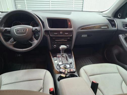 Daytona Gray Pearl Effect 2017 Audi Q5 2.0T Premium Plus