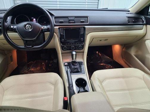 2018 Volkswagen Passat 2.0T SE w/ Technology