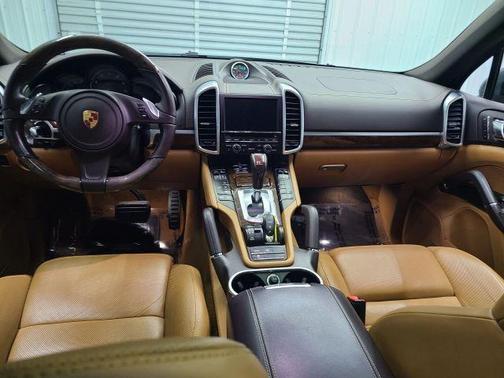 2014 Porsche Cayenne Platinum Edition