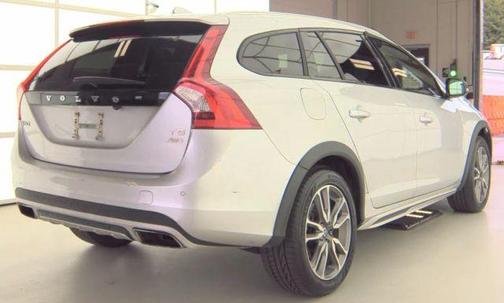 2018 Volvo V60 Cross Country T5