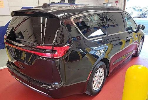 2021 Chrysler Pacifica Touring-L