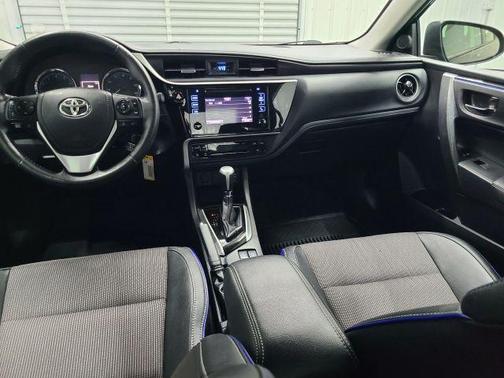 Black 2018 Toyota Corolla SE