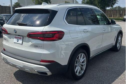 White 2019 BMW X5 xDrive40i