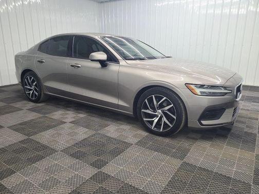 2020 Volvo S60 T6 Momentum