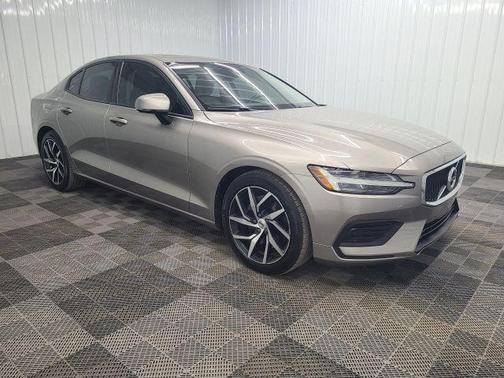 2020 Volvo S60 T6 Momentum