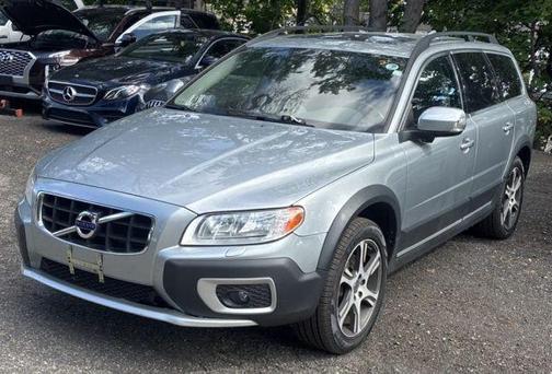Electric Silver Metallic 2013 Volvo XC70 T6