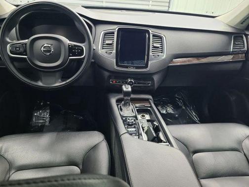 2019 Volvo XC90 T6 Momentum