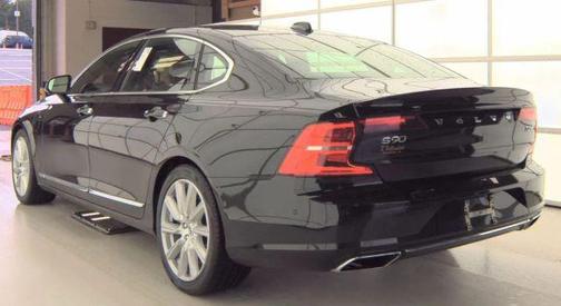 2018 Volvo S90 Recharge Plug-In Hybrid T8 Inscription