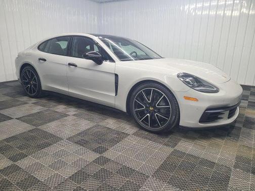 2018 Porsche Panamera 4S