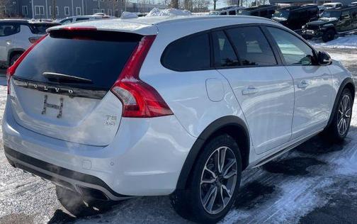 2016 Volvo V60 Cross Country T5 Platinum