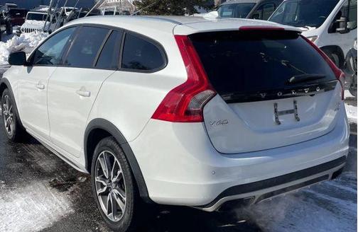 2016 Volvo V60 Cross Country T5 Platinum