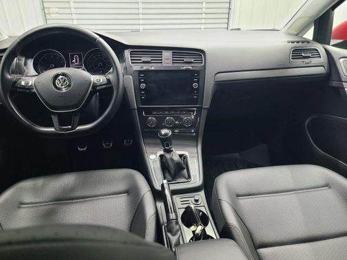 2018 Volkswagen Golf TSI SE