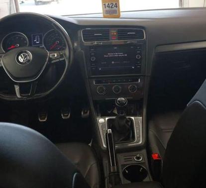 2018 Volkswagen Golf TSI SE