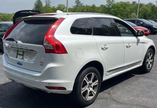 Crystal White Pearl 2014 Volvo XC60 T6