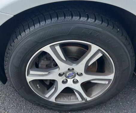 Crystal White Pearl 2014 Volvo XC60 T6