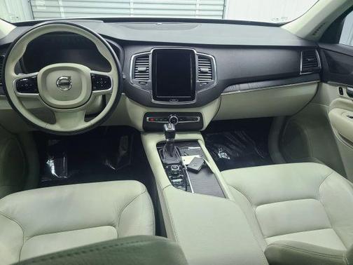 White 2020 Volvo XC90 T6 Momentum 7 Passenger