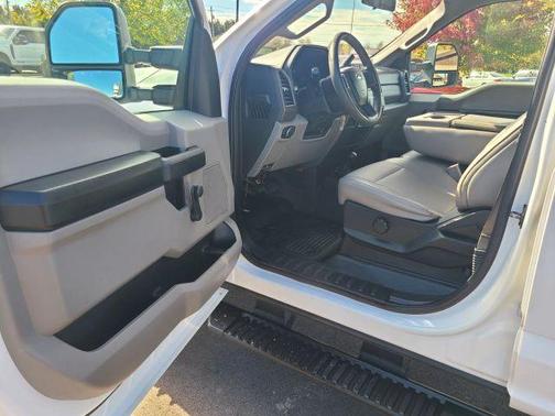 White 2017 Ford F-350 XL