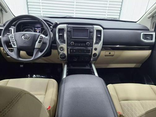 2017 Nissan Titan SV