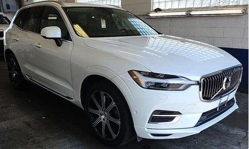 White 2018 Volvo XC60 Recharge Plug-In Hybrid T8 Inscription