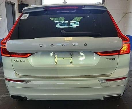 White 2018 Volvo XC60 Recharge Plug-In Hybrid T8 Inscription