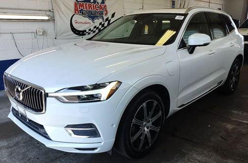 White 2018 Volvo XC60 Recharge Plug-In Hybrid T8 Inscription