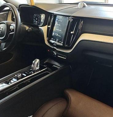 White 2018 Volvo XC60 Recharge Plug-In Hybrid T8 Inscription