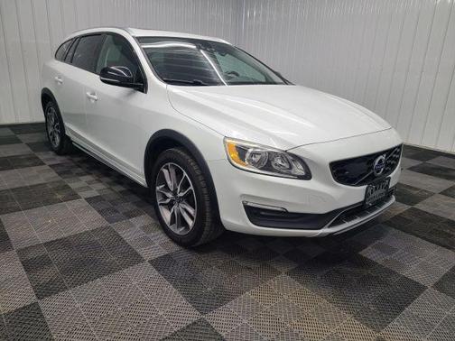 White 2018 Volvo V60 Cross Country T5