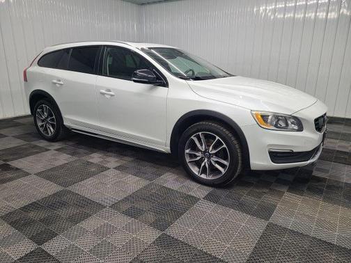 White 2018 Volvo V60 Cross Country T5