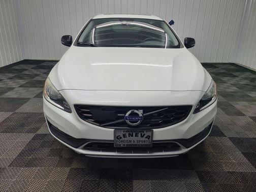 White 2018 Volvo V60 Cross Country T5