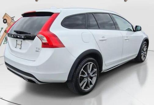 2018 Volvo V60 Cross Country T5