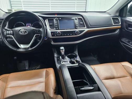 Black 2019 Toyota Highlander Limited