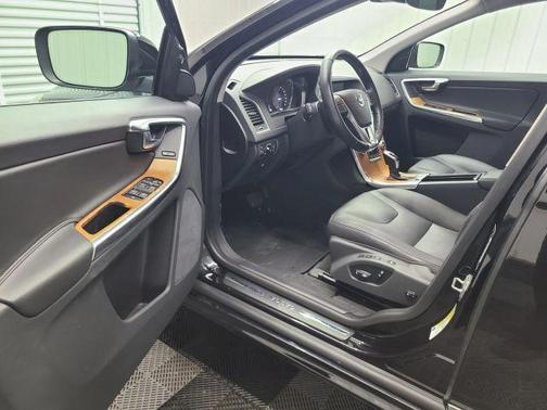 Black 2017 Volvo XC60 T6 Inscription
