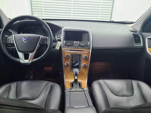 2017 Volvo XC60 T5 Inscription