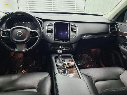 2018 Volvo XC90 T5 Momentum